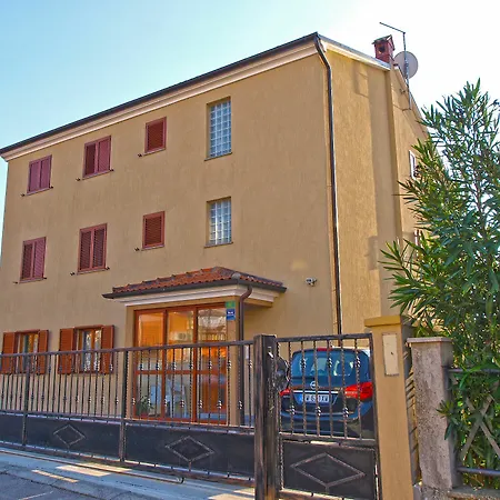 Fumica 954 Apartment *